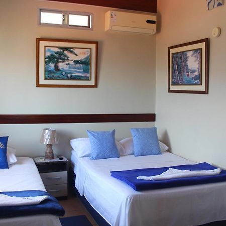 Hostal Romy Puerto Baquerizo Moreno Bagian luar foto