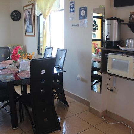 Hostal Romy Puerto Baquerizo Moreno Bagian luar foto