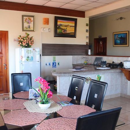 Hostal Romy Puerto Baquerizo Moreno Bagian luar foto