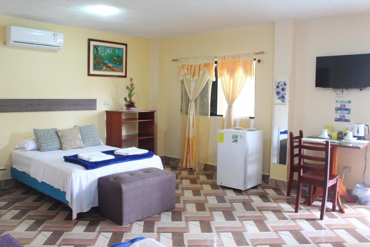 Hostal Romy Puerto Baquerizo Moreno Bagian luar foto
