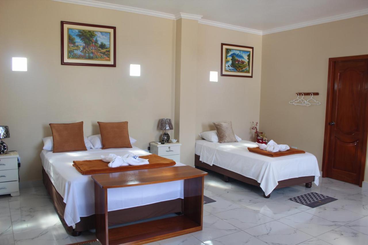 Hostal Romy Puerto Baquerizo Moreno Bagian luar foto