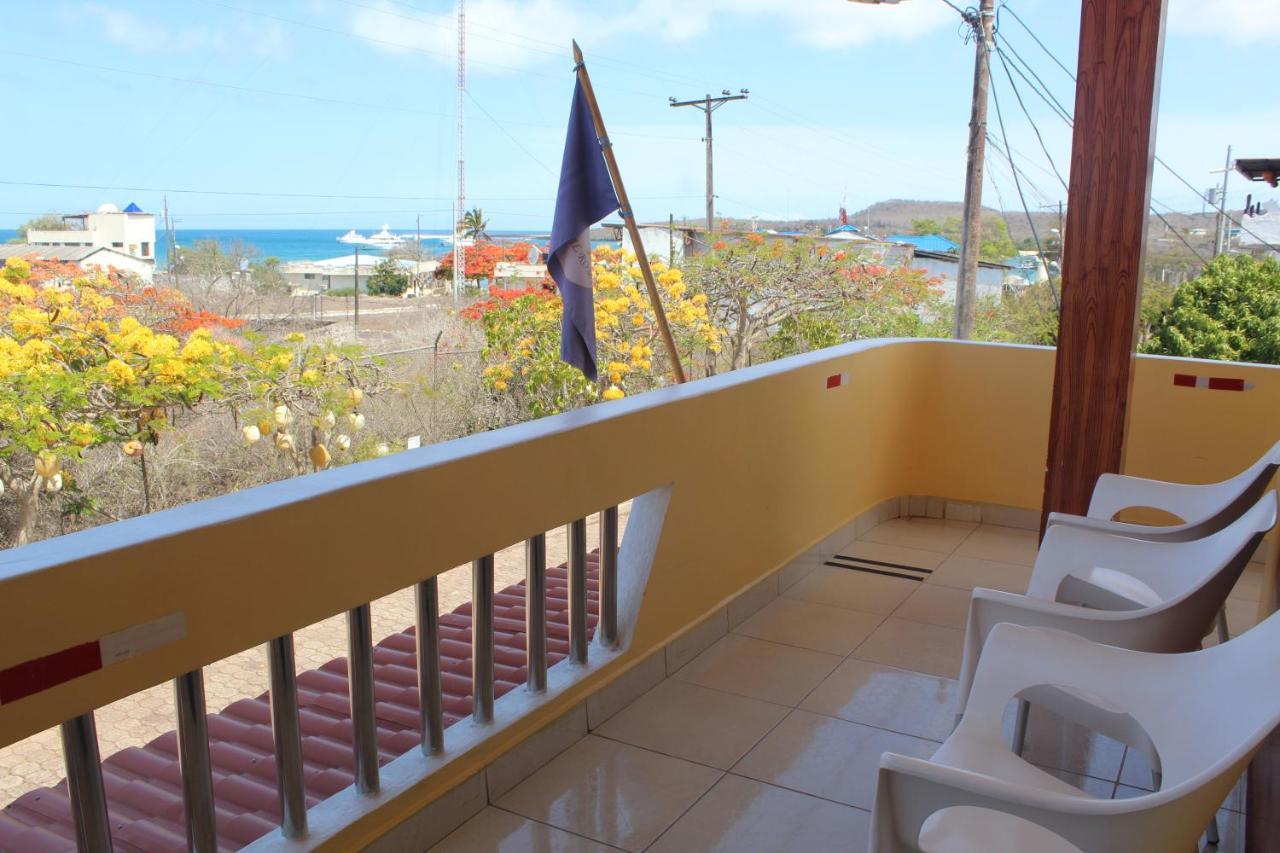 Hostal Romy Puerto Baquerizo Moreno Bagian luar foto