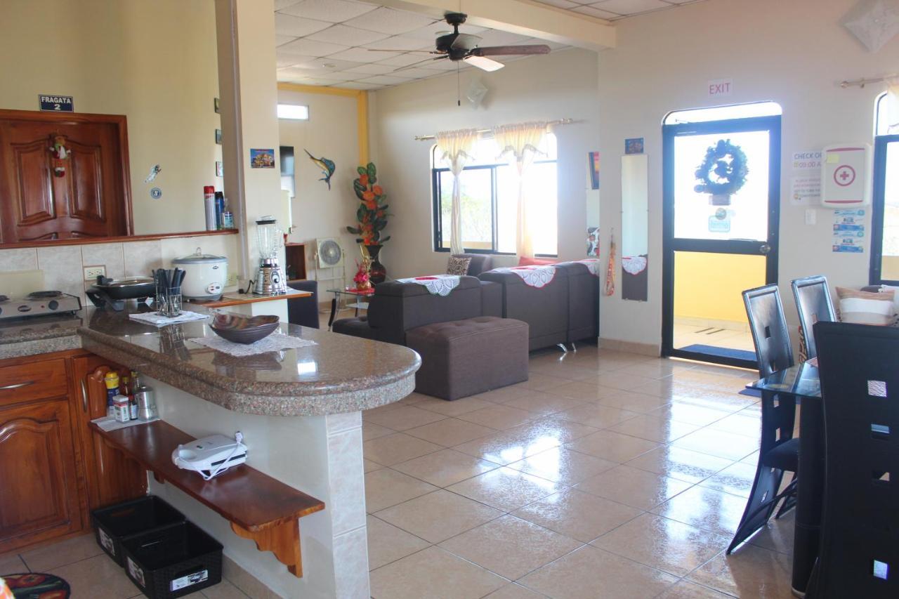 Hostal Romy Puerto Baquerizo Moreno Bagian luar foto