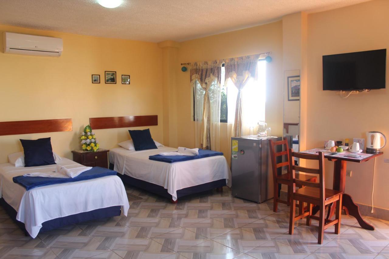 Hostal Romy Puerto Baquerizo Moreno Bagian luar foto