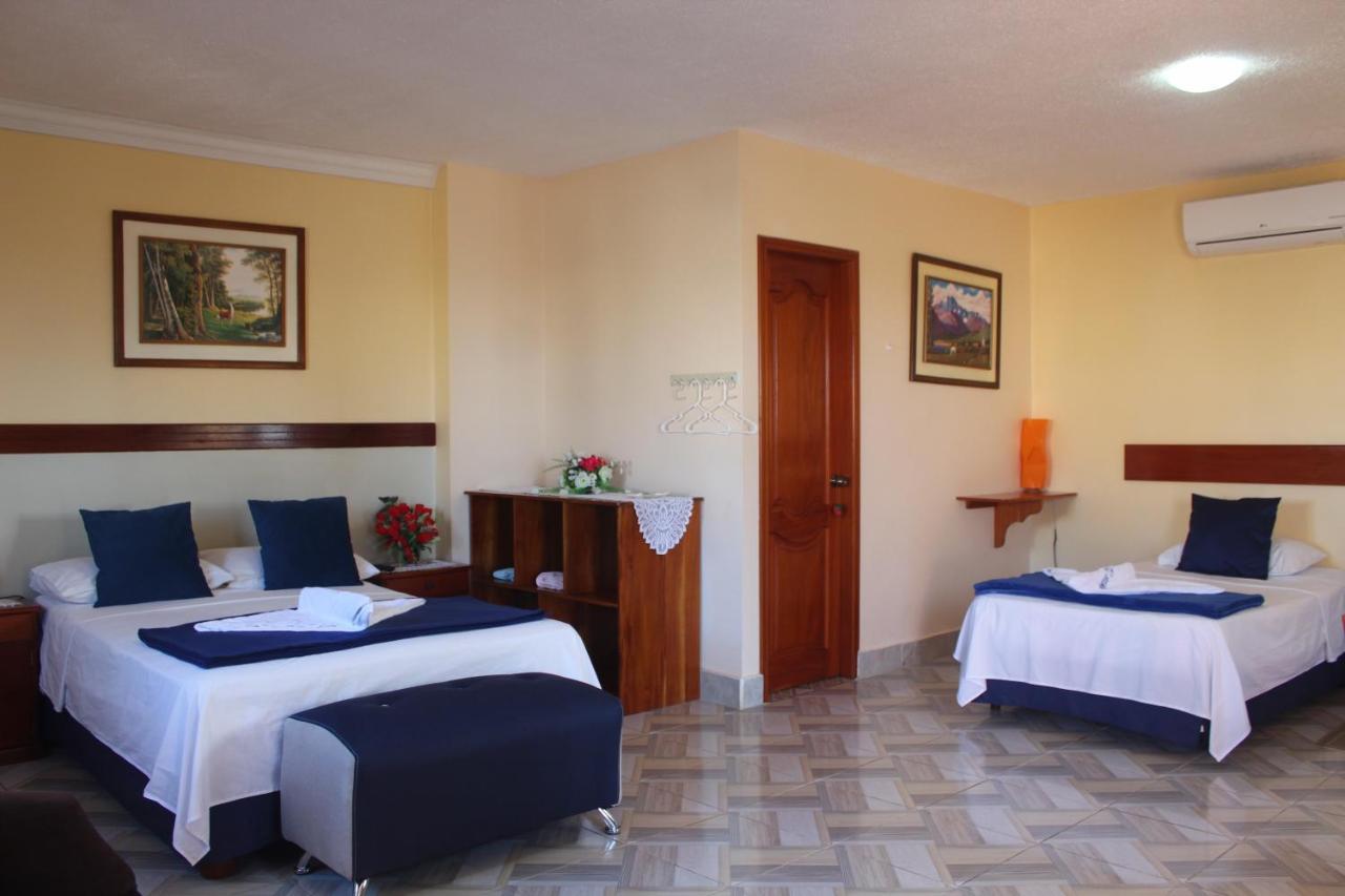 Hostal Romy Puerto Baquerizo Moreno Bagian luar foto
