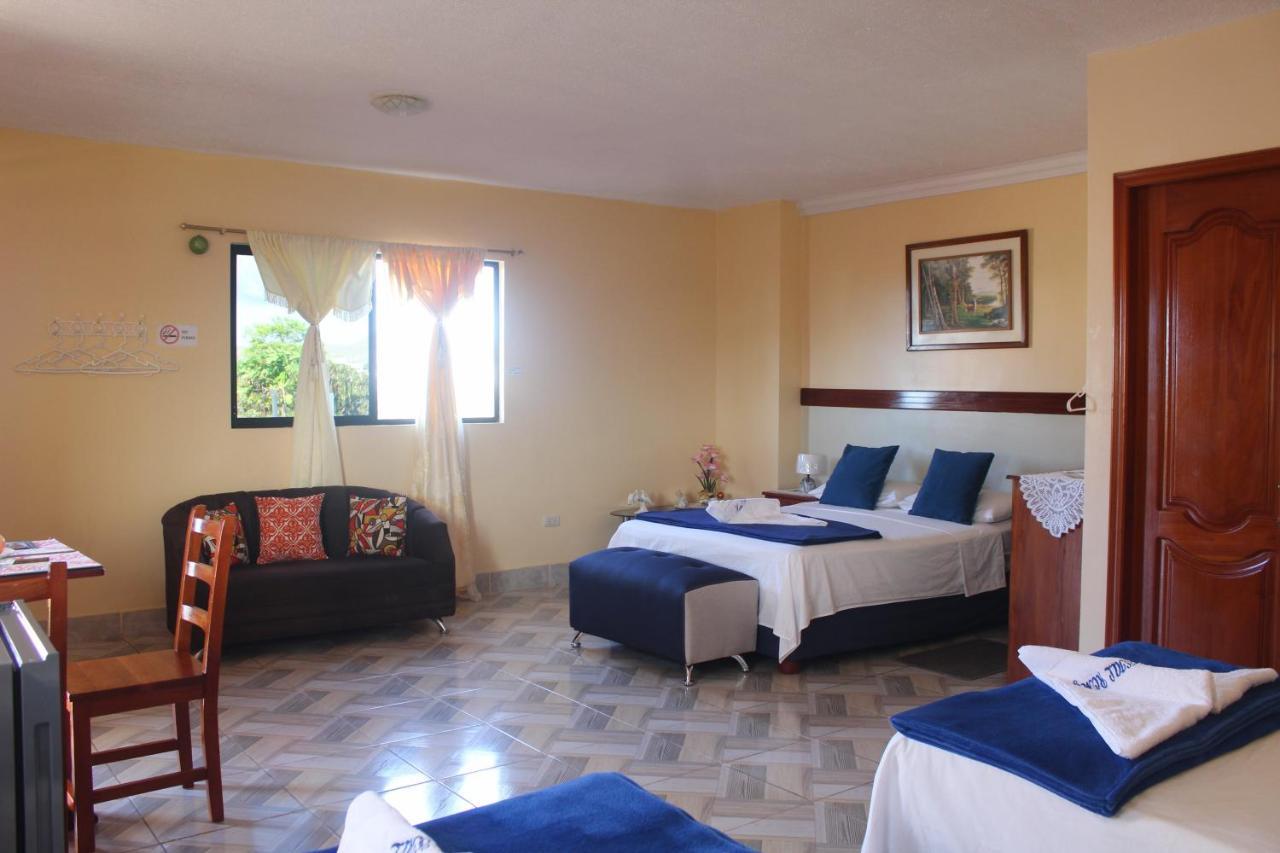 Hostal Romy Puerto Baquerizo Moreno Bagian luar foto