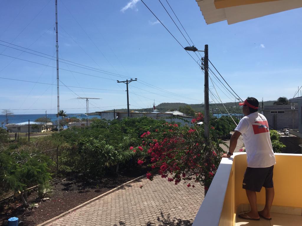 Hostal Romy Puerto Baquerizo Moreno Bagian luar foto