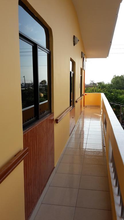 Hostal Romy Puerto Baquerizo Moreno Bagian luar foto