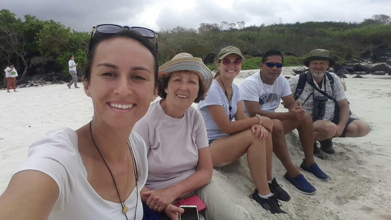 Hostal Romy Puerto Baquerizo Moreno Bagian luar foto