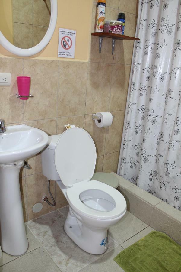 Hostal Romy Puerto Baquerizo Moreno Bagian luar foto